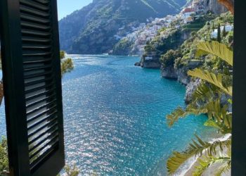 Coastal Charm: Discovering the Best Beachside Accommodations in Italy